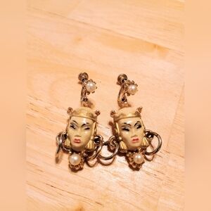 Vintage Selro Selini Asian Princess Figurine Clip On Earrings